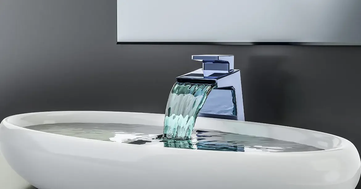 De ce miroase apa de la robinet a inalbitor?