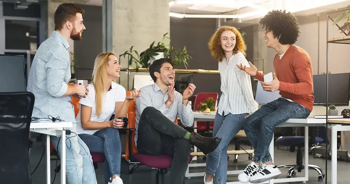 Fa cunostinta cu Office Hero – colegul care alunga atmosfera toxica din birou