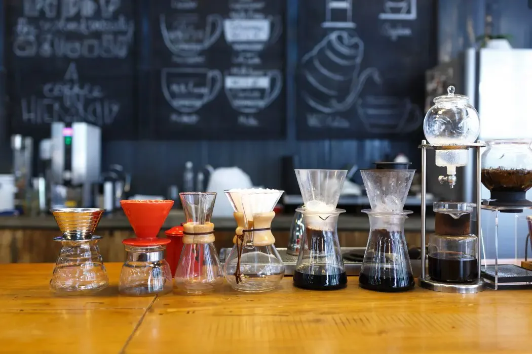 Gust de vacanță, la birou: 10 idei de mixuri de cafea delicioase