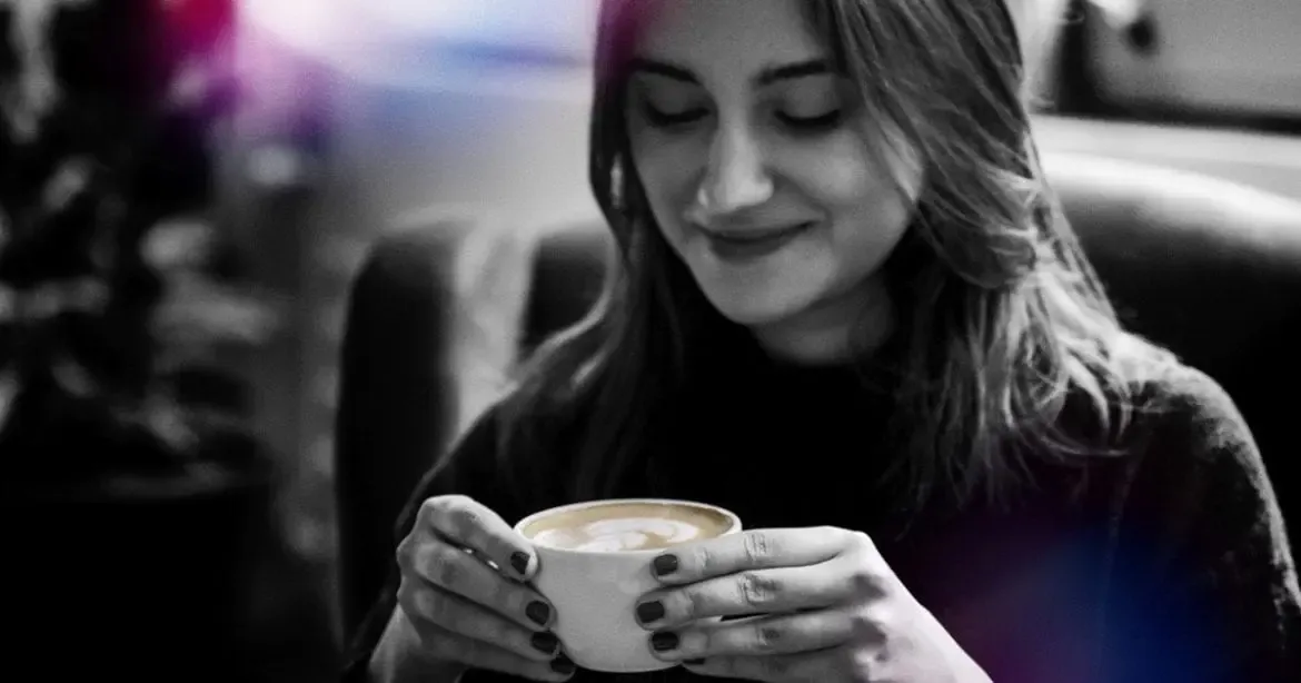 Cum reduci stresul la birou, in cinci pasi simpli (SPOILER: Da, cafeaua e si ea pe lista!)